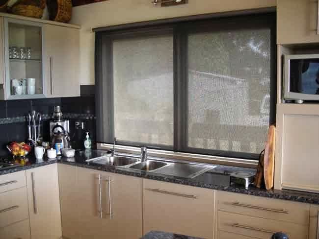 Just Roller Blinds curtains & blinds work in Delacombe