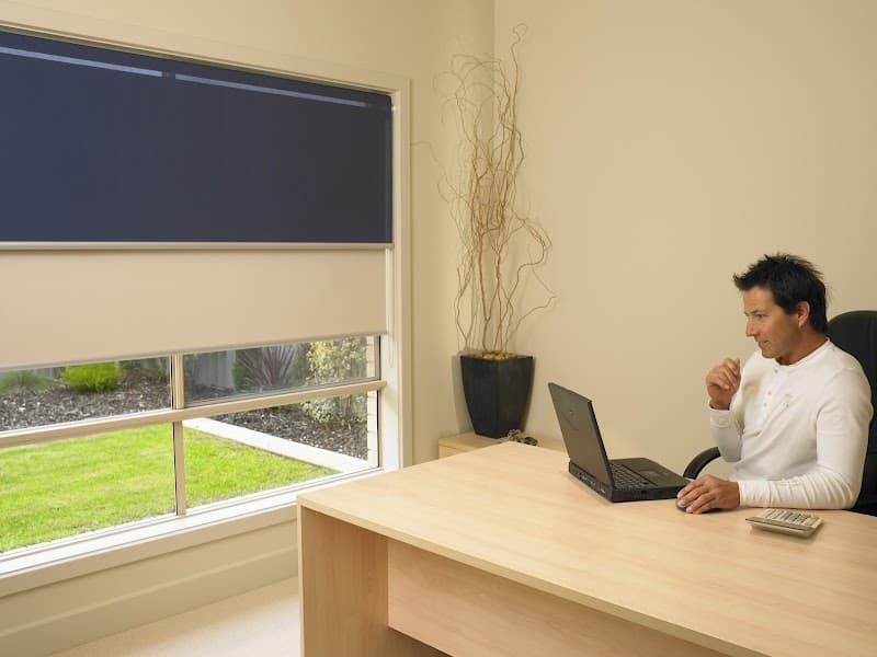 Just Roller Blinds curtains & blinds work in Delacombe