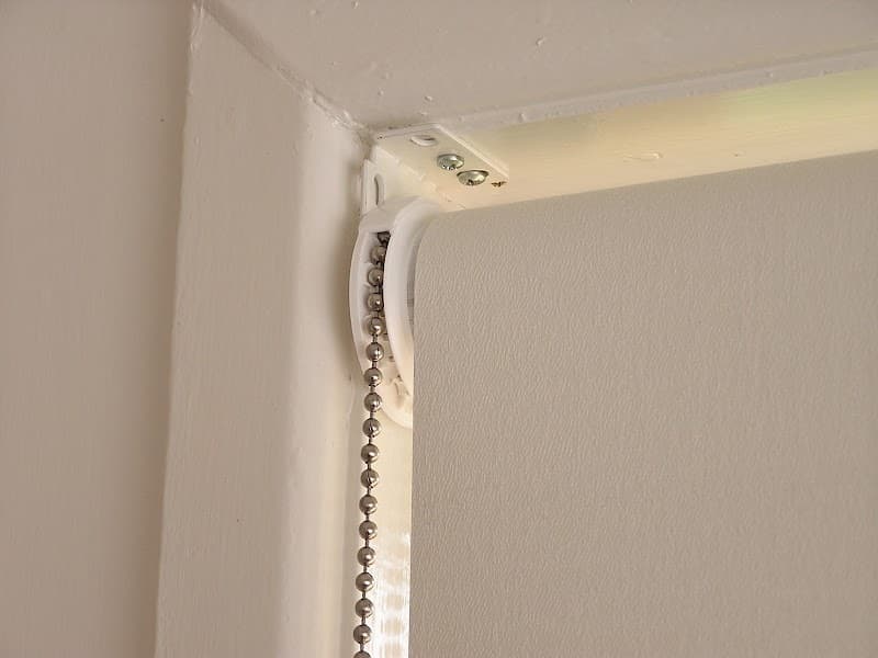 Just Roller Blinds curtains & blinds work in Delacombe