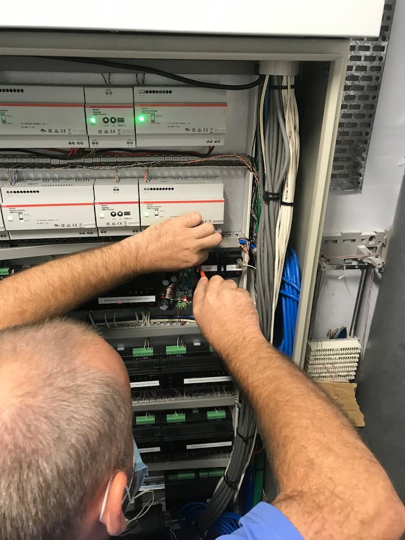 Keith Atkinson Electrical electrician work in Kuluin