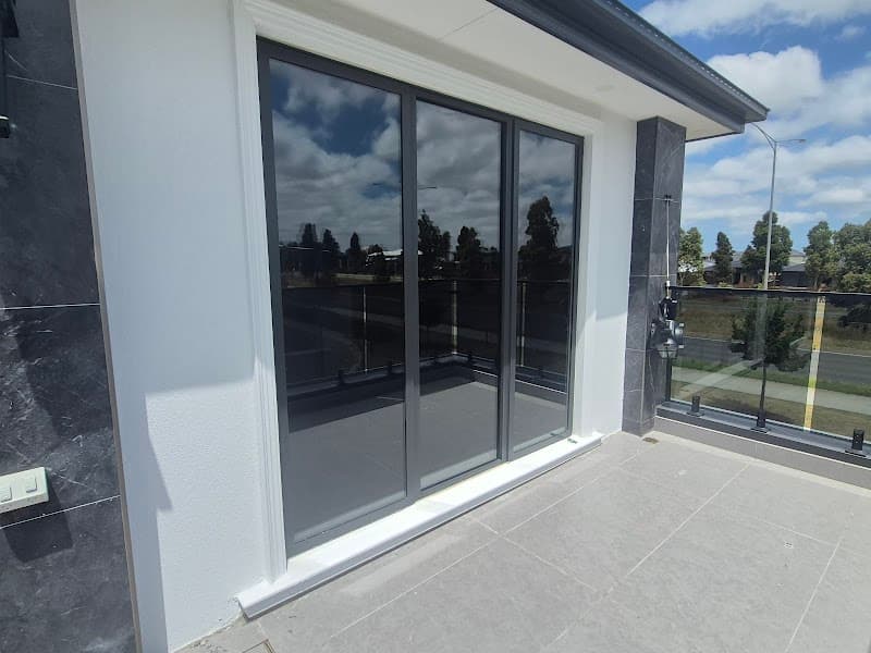 Kevin windows tinting services -king wrap window tinting work in Dandenong North