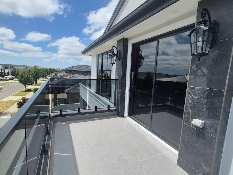 Kevin windows tinting services -king wrap window tinting work in Dandenong North