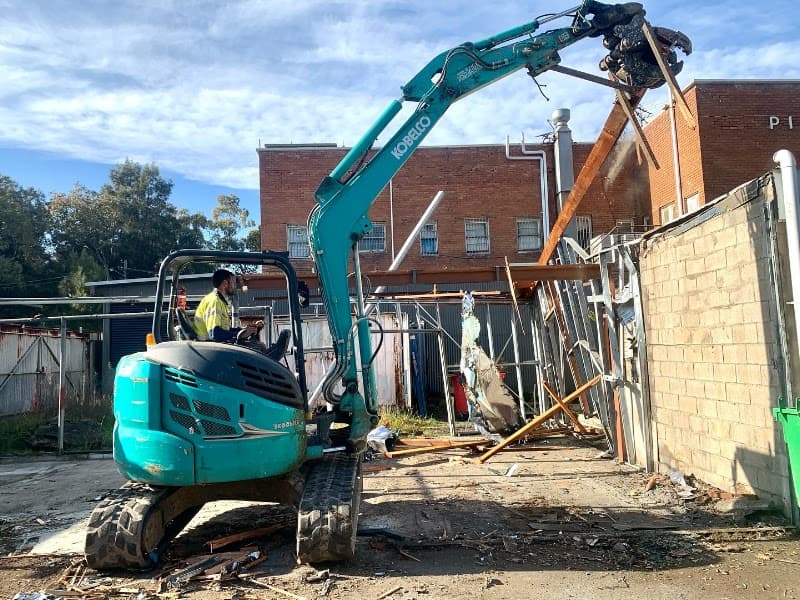 Kuba Contracting demolition work in Narraweena