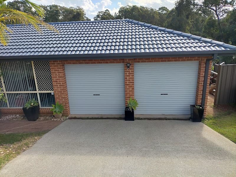 Lake Mac Roof Restoration gutter cleaning work in Swansea