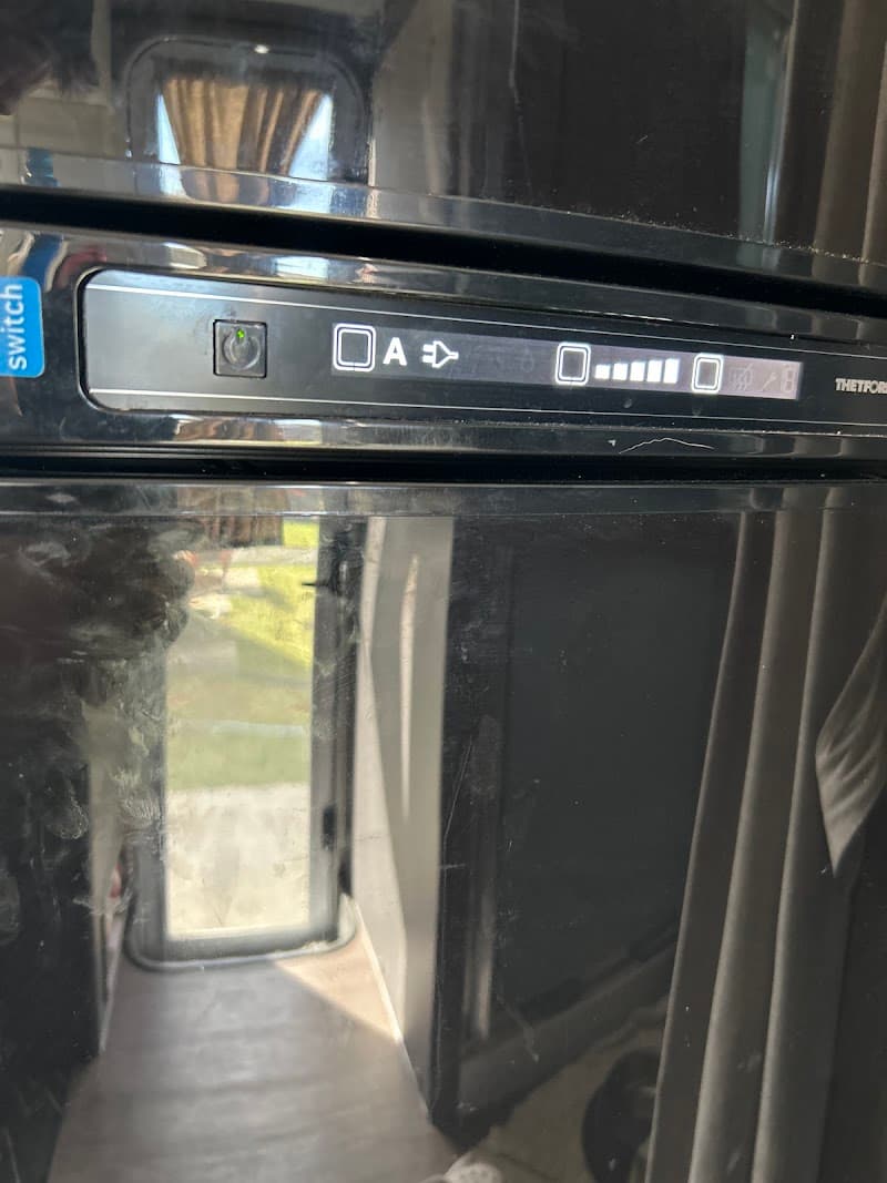 Lakeside Gas Fridges appliance repair work in Argenton