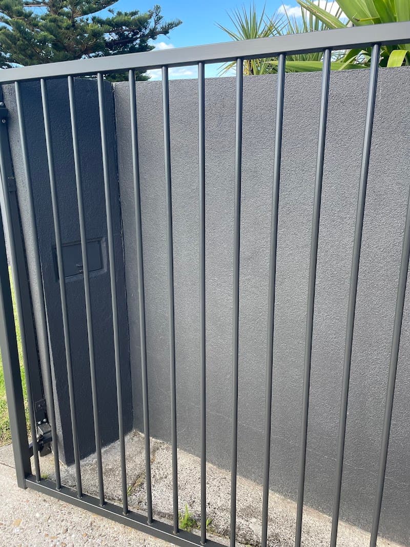 L&C Spraypainters painter work in East Devonport