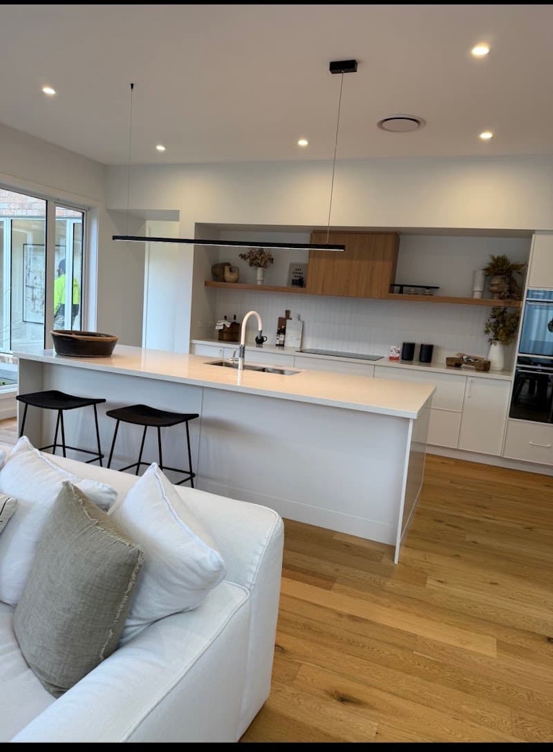 LAVISH PAINTERS & MAINTENANCE PTY LTD painter work in North Hobart