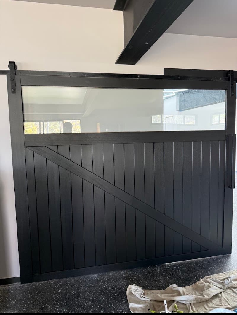LAVISH PAINTERS & MAINTENANCE PTY LTD painter work in North Hobart