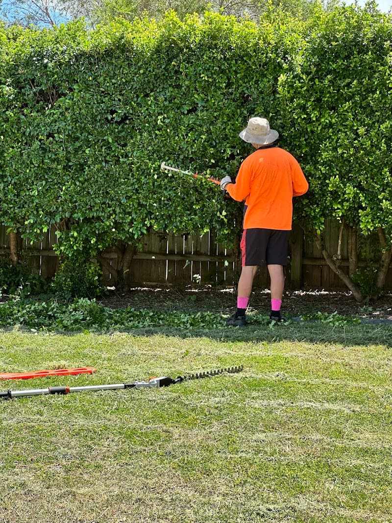 Lawn Help gardening work in Kepnock