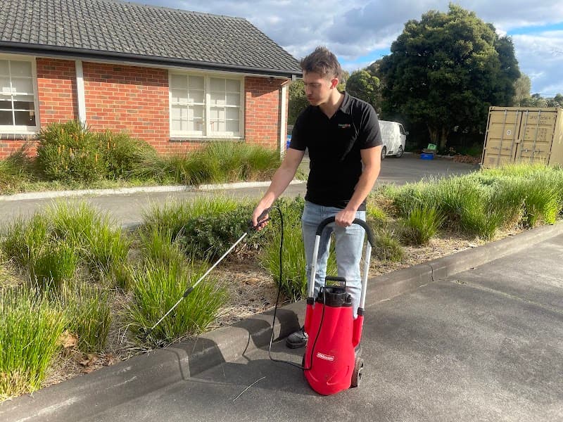 Lawn Link (Division of Augusta) lawn care work in Ashburton