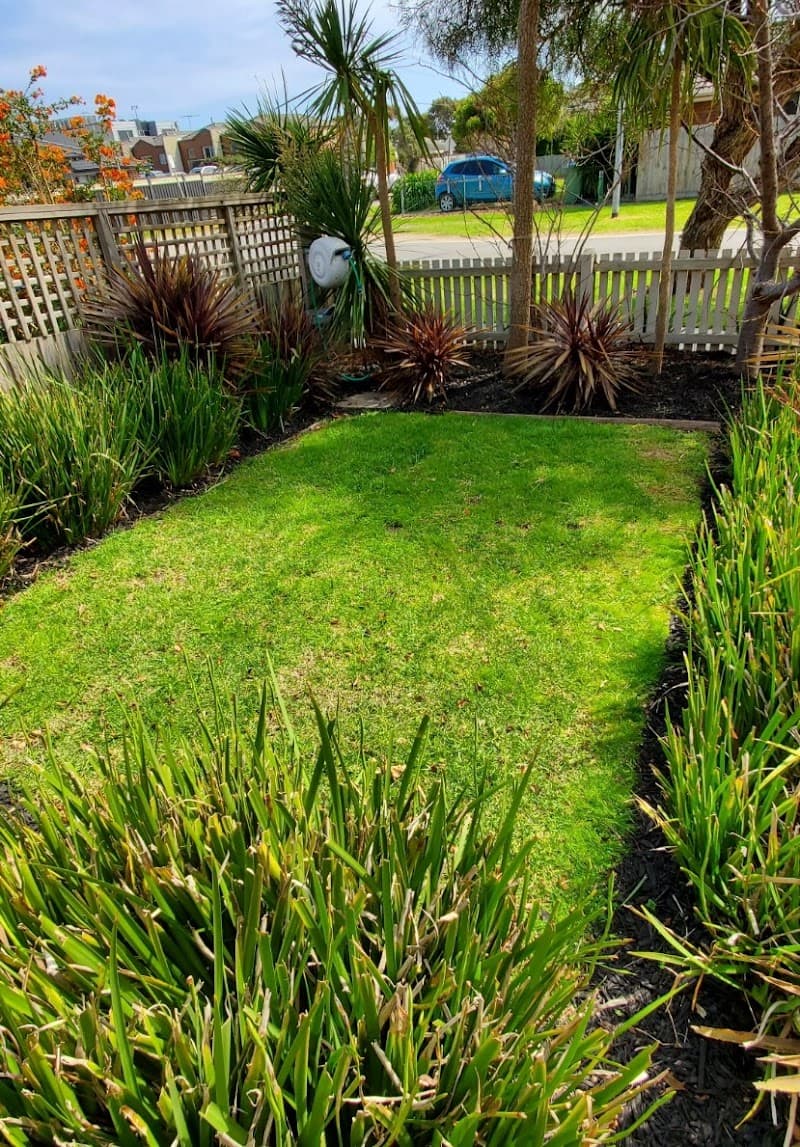 Lawn Logic - Lawn Mowing | Pressure Washing | Gutter Cleaning - Mornington Peninsula gutter cleaning work in Mornington