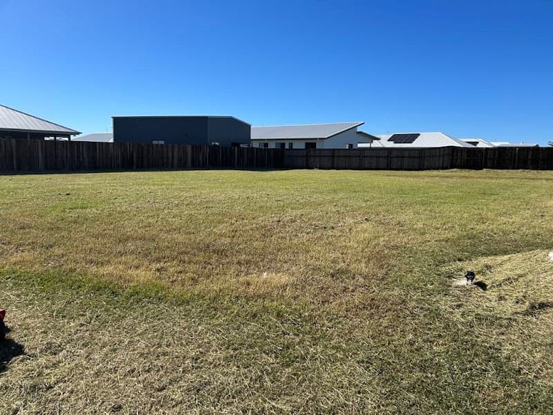 Lawn Lovers Plus lawn care work in Elliott Heads