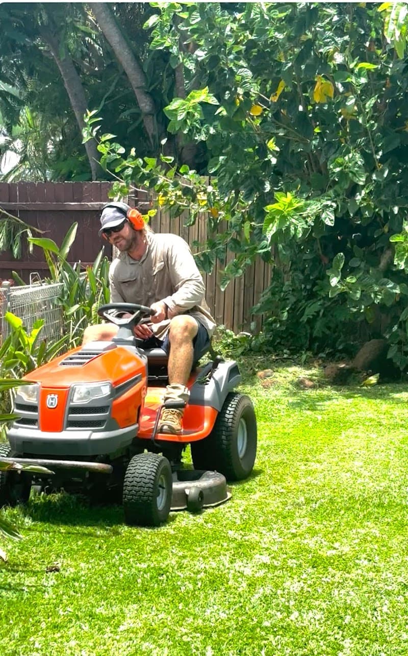Lawn Lovers Plus lawn care work in Elliott Heads
