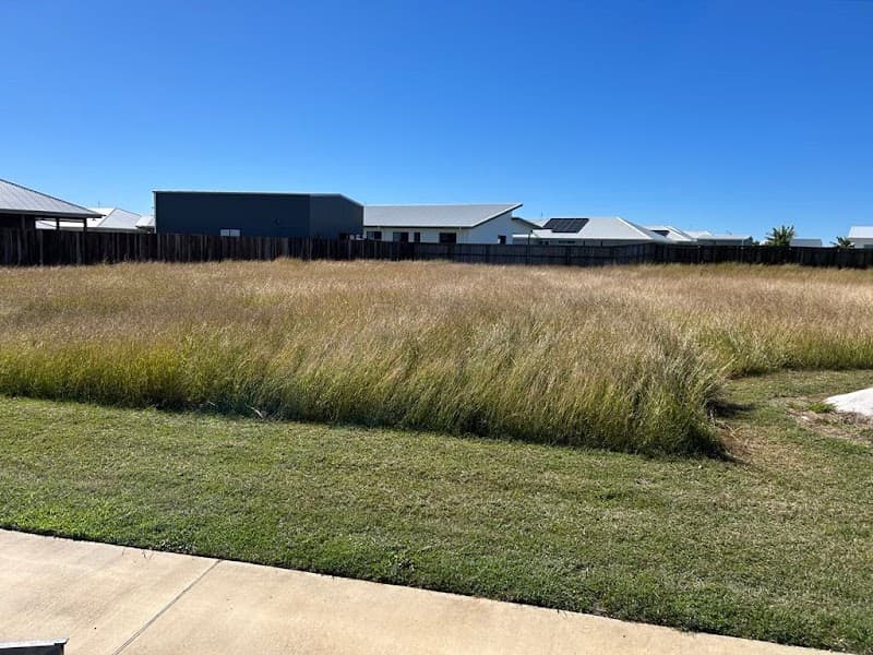 Lawn Lovers Plus lawn care work in Elliott Heads
