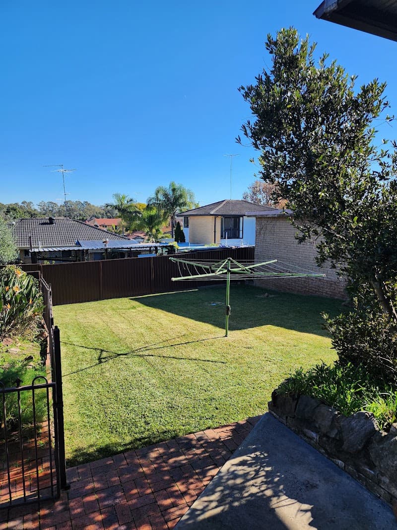 Lawn mowing Dean's Maintenance lawn care work in Penrith