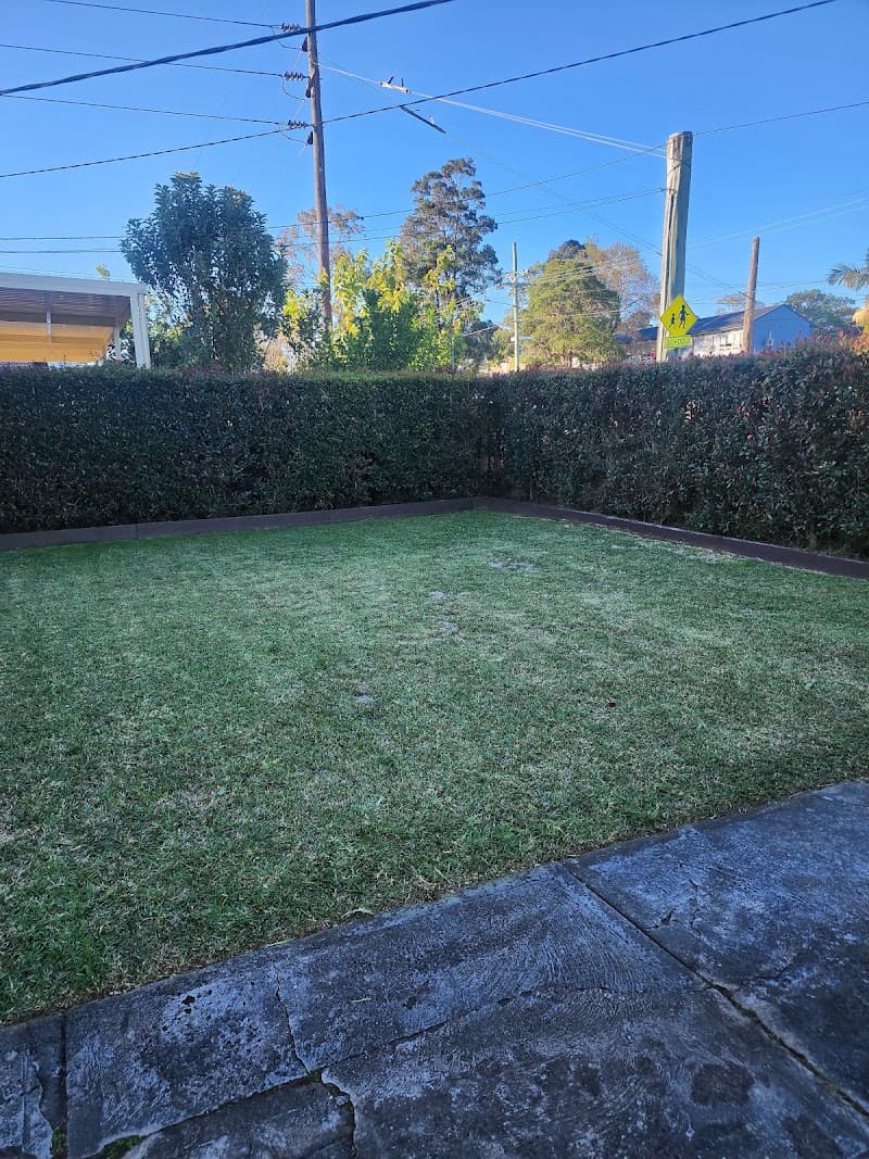 Lawn mowing Dean's Maintenance lawn care work in Penrith