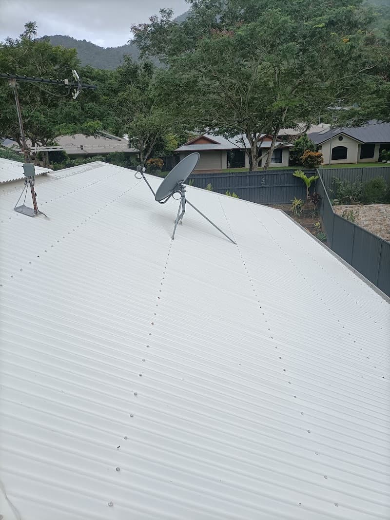 Leading Pressure Washing gutter cleaning work in Cairns City