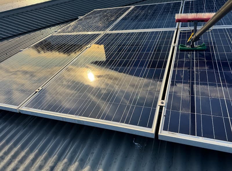 Leaf it 2 us gutter cleaning work in Adelaide