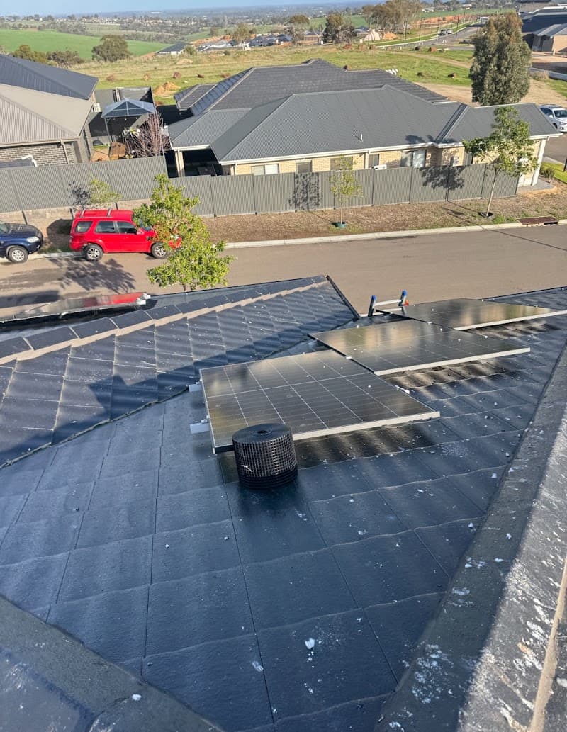Leaf it 2 us gutter cleaning work in Adelaide