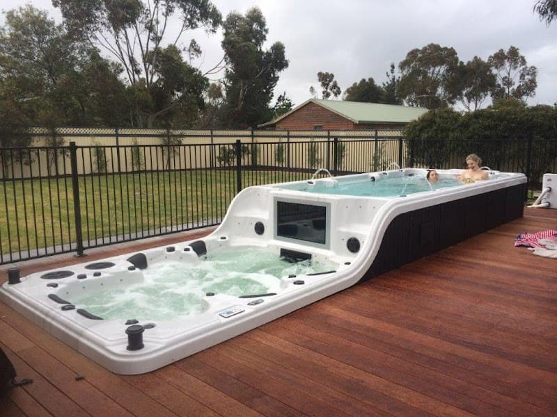 Leisurescape Pools & Spas pool builder work in Moolap