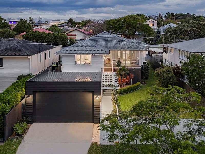 Leogreen Painting & Decorating Pty Ltd painter work in Mooloolaba