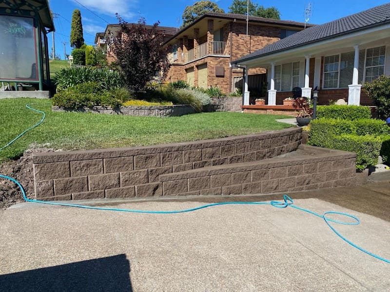 Les Blackburn Landscaping landscaping work in Tingira Heights