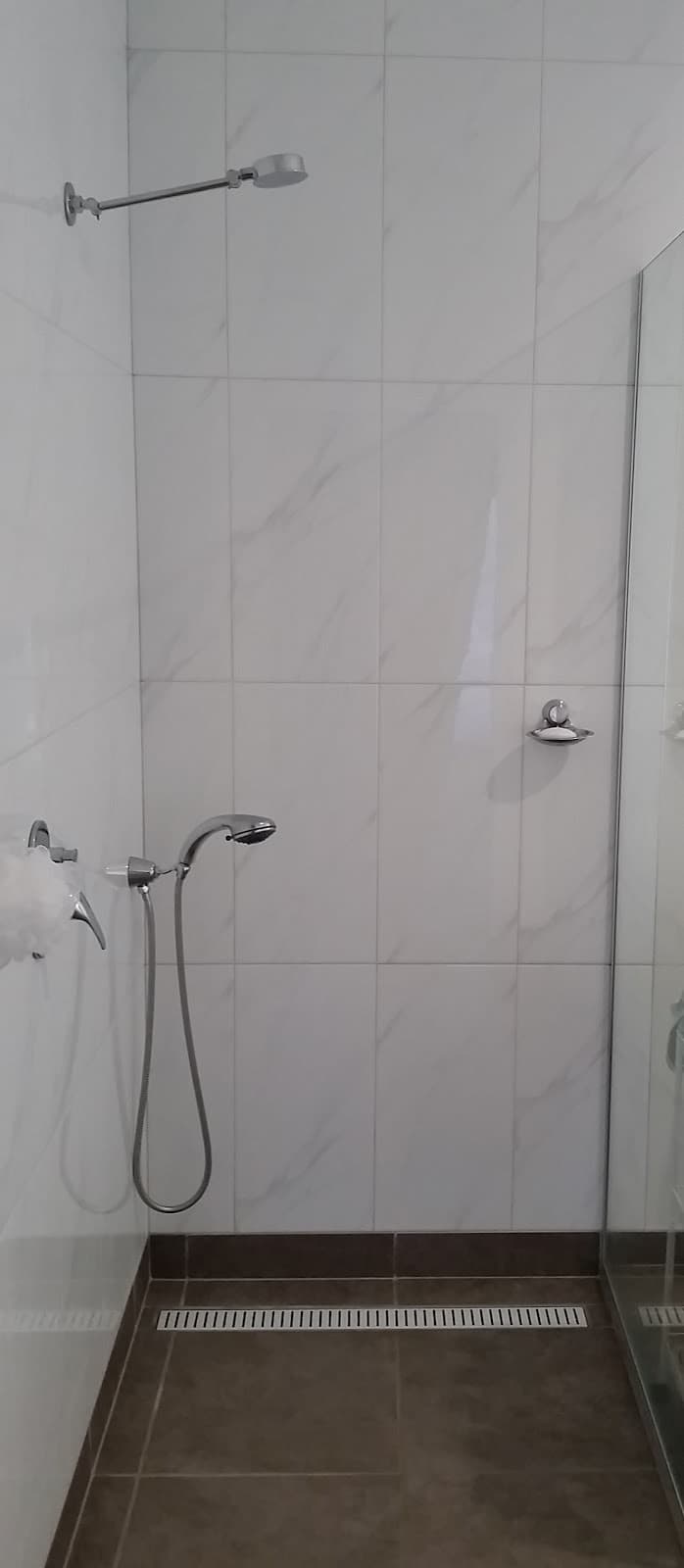 LG Tiling bathroom renovation work in Aitkenvale
