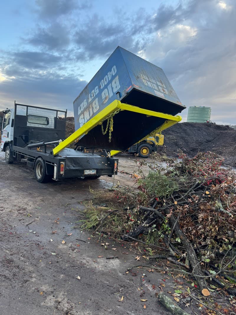 Lightning Bin Hire rubbish removal work in Newnham