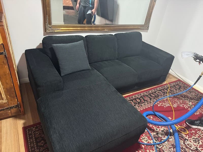 Lightning Mclean carpet cleaning work in Merrylands