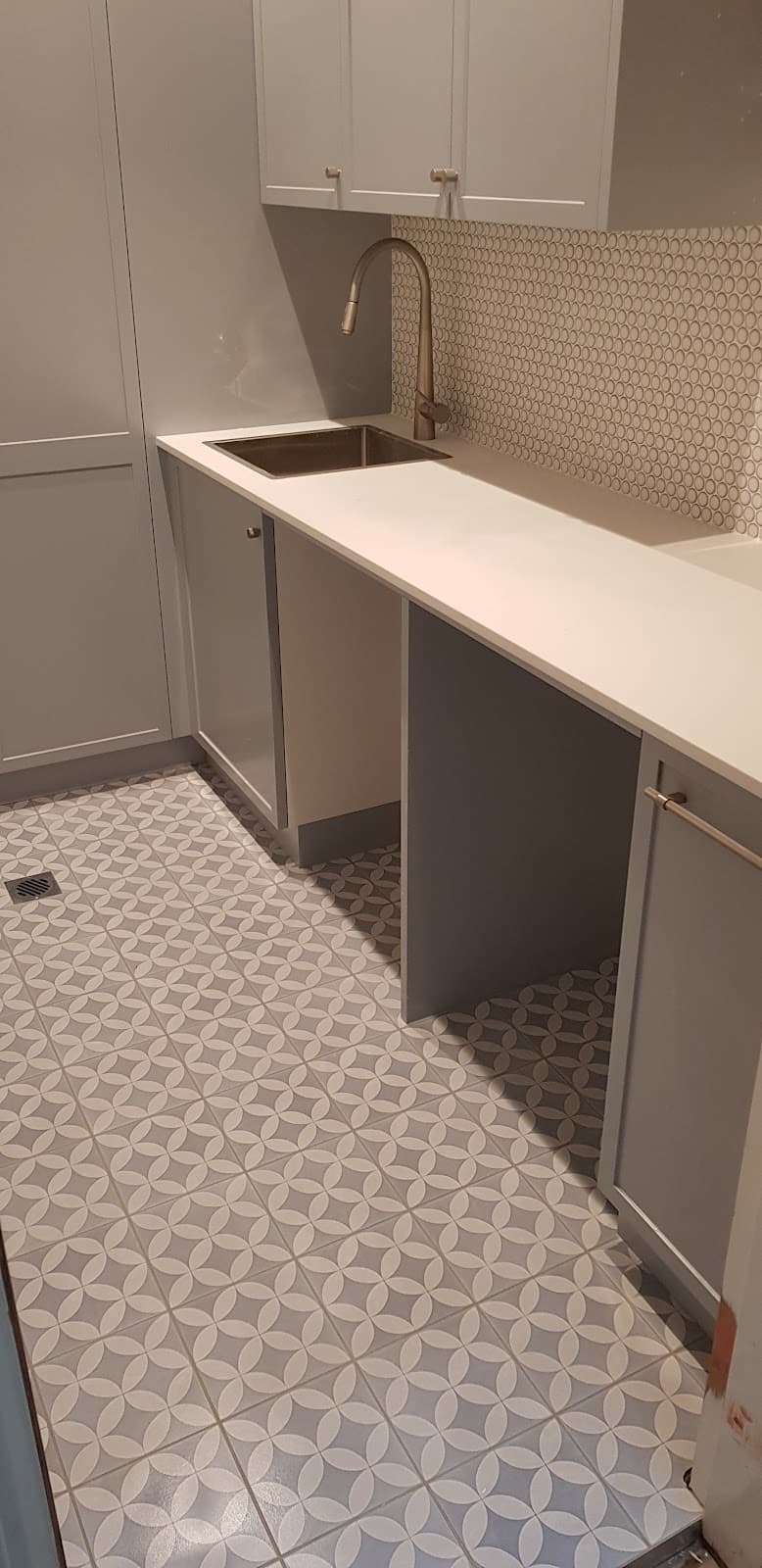 Linear Tiling tiling work in Guildford