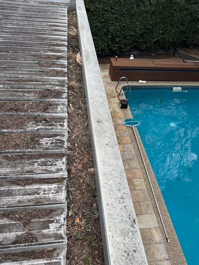 Lowvac gutter cleaning work in Cranbourne
