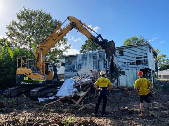 Mackay and Sons House Demolition Brisbane demolition work in Narangba