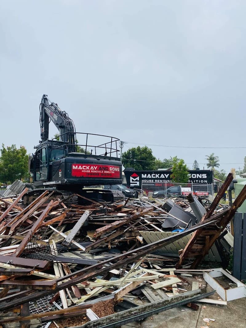 Mackay and Sons House Demolition Brisbane demolition work in Narangba