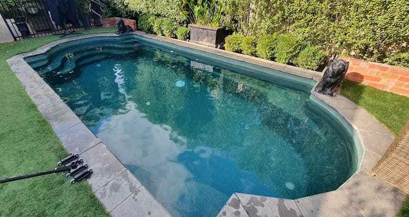 Makin waves pool services pool maintenance work in Garbutt