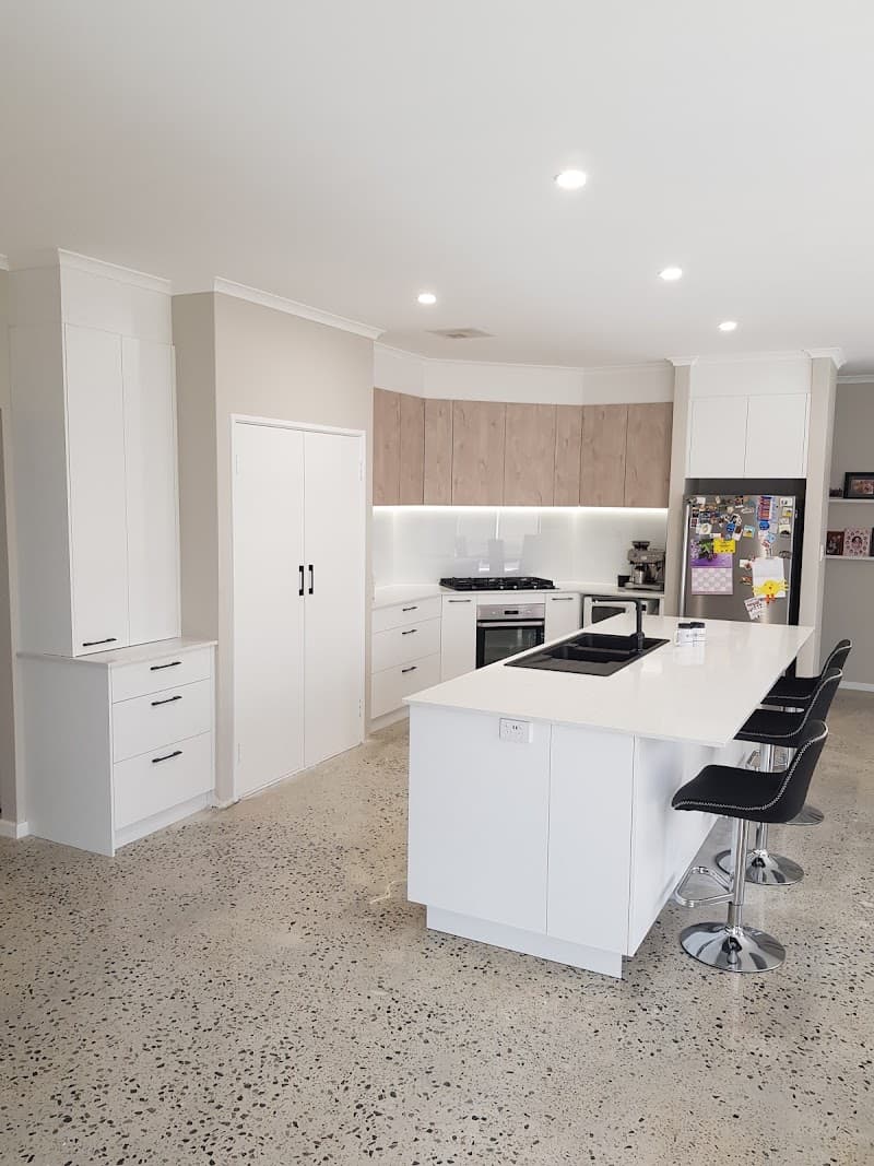 Mandurah Custom Kitchens kitchen renovation work in Greenfields