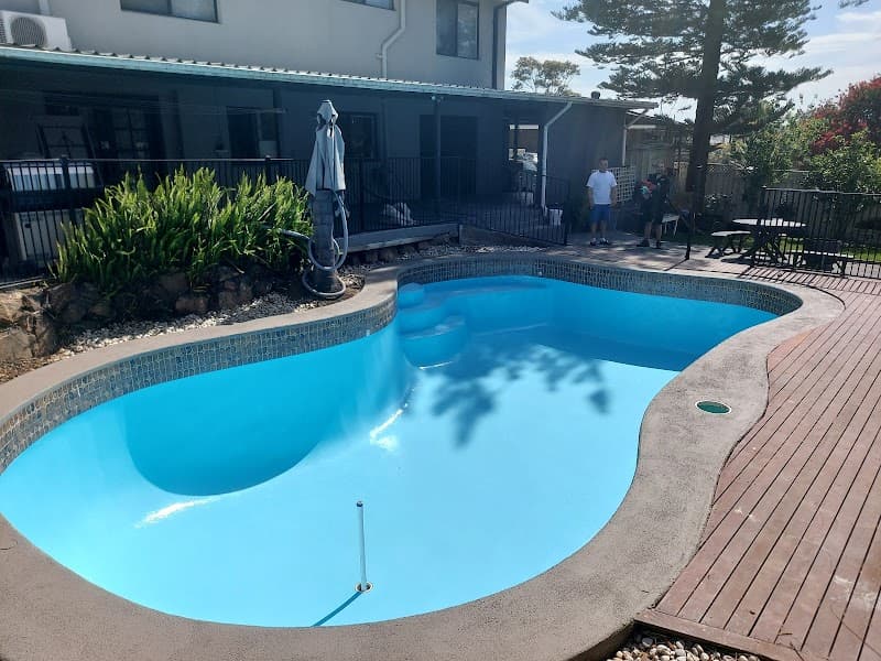 Mann Made Pools pool builder work in Ultimo