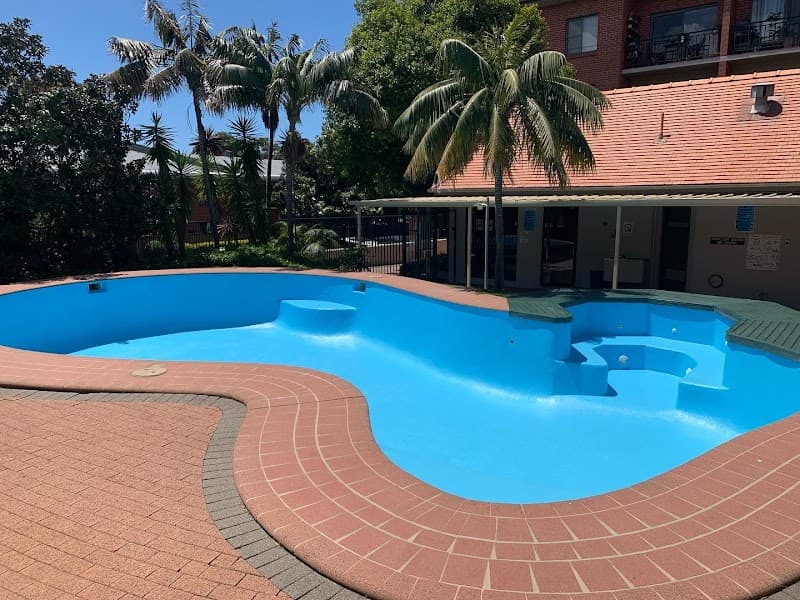Mann Made Pools pool builder work in Ultimo
