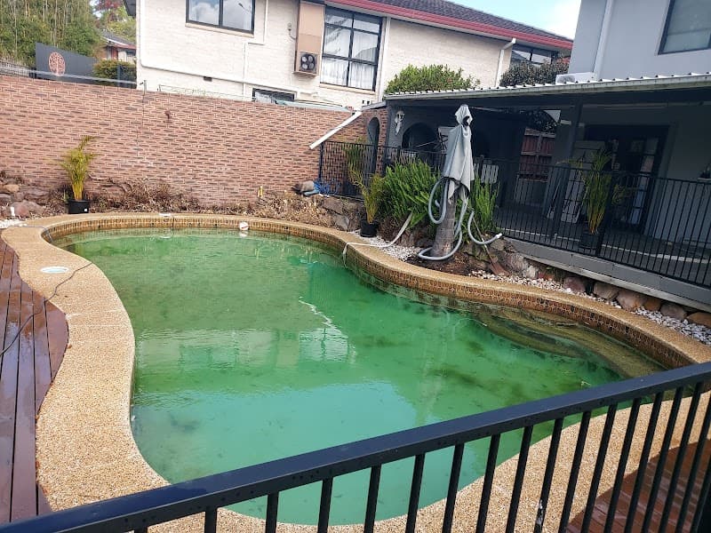 Mann Made Pools pool builder work in Ultimo