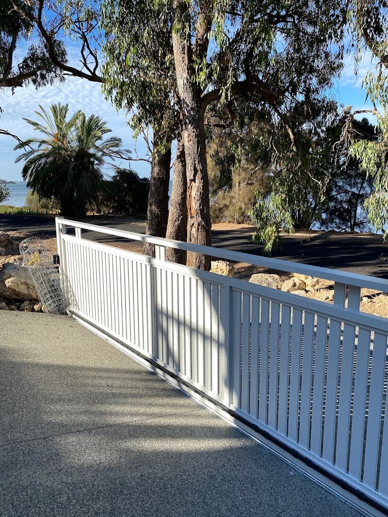 Maximum Fencing WA fencing work in Greenfields
