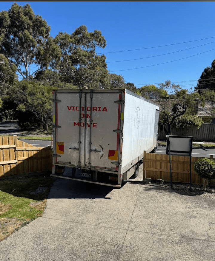 Melbourne Cheap Movers removalist work in Melbourne
