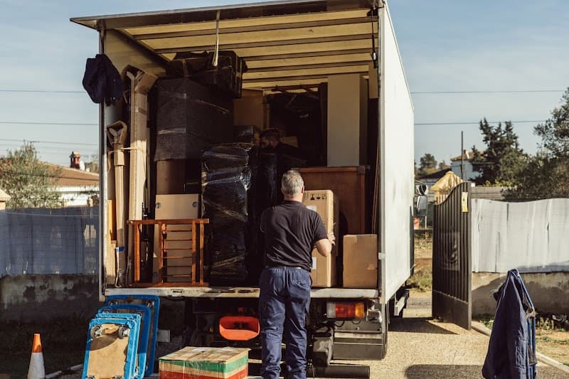 Melbourne Cheap Movers removalist work in Melbourne