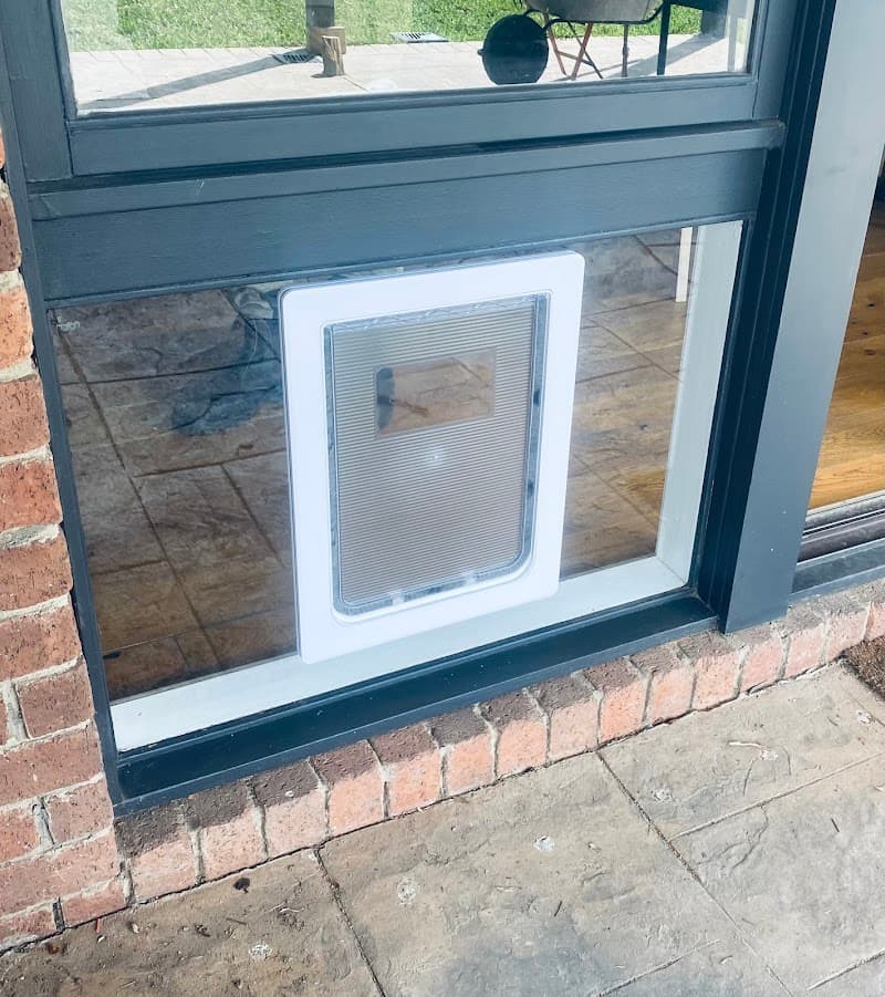 Melbourne Emergency Glass glass & glazier work in Frankston