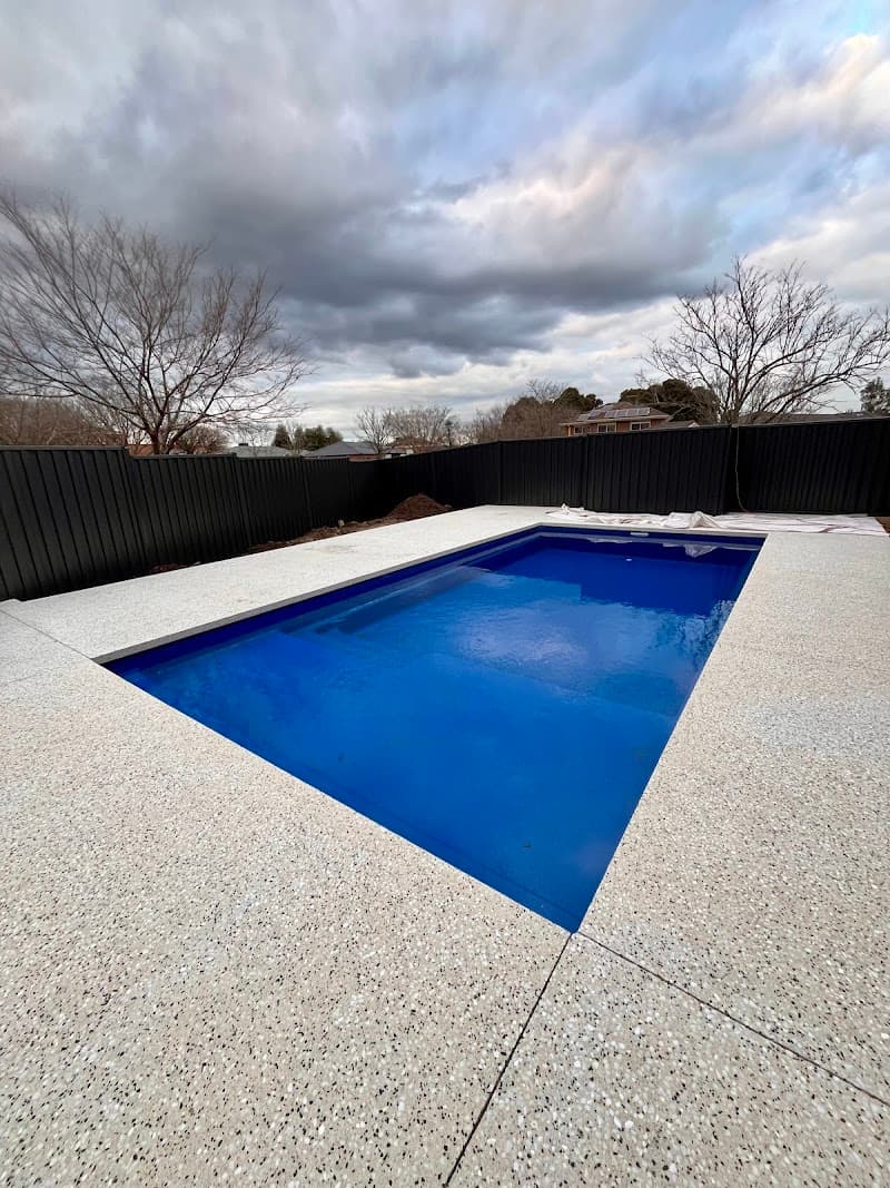 Melbourne Fibreglass Pool Company pool builder work in Altona North