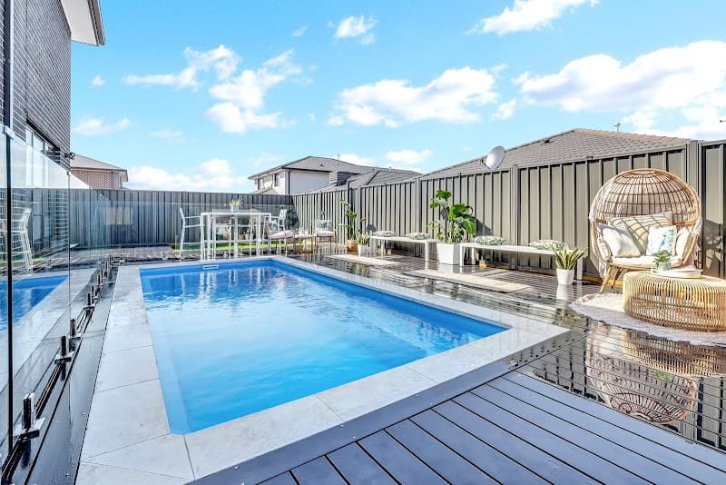 Melbourne Fibreglass Pool Company pool builder work in Altona North