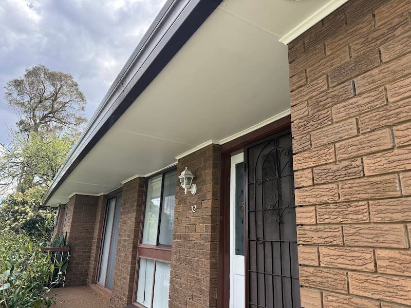 Melbourne Quick Lick Painting & Roof Restorations Pty Ltd painter work in Dandenong