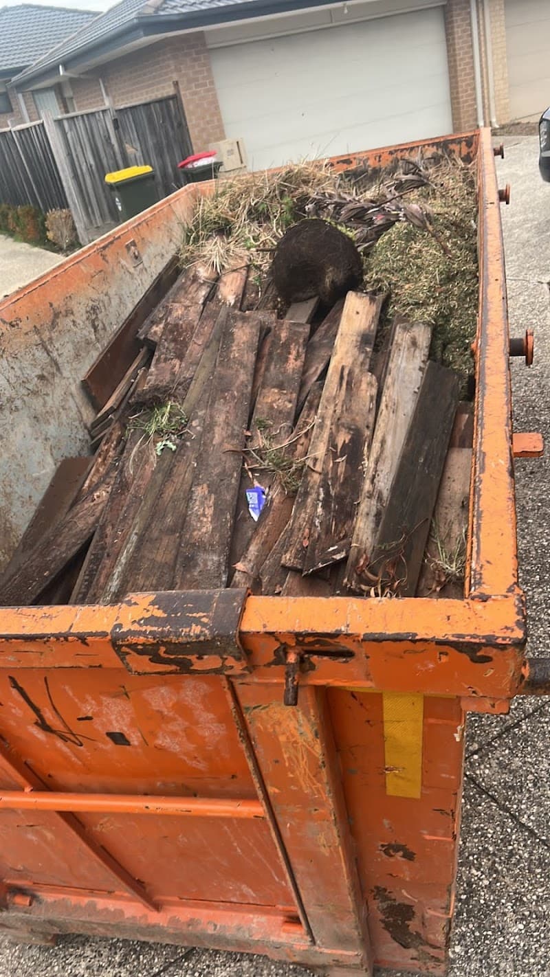 Melbourne Skip Bin Hire rubbish removal work in Dandenong South