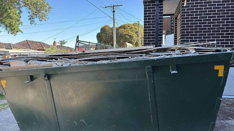 Melbourne Skip Bin Hire rubbish removal work in Dandenong South
