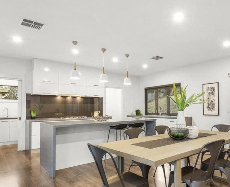 Melbourne Wide Electrical & Plumbing electrician work in Thomastown