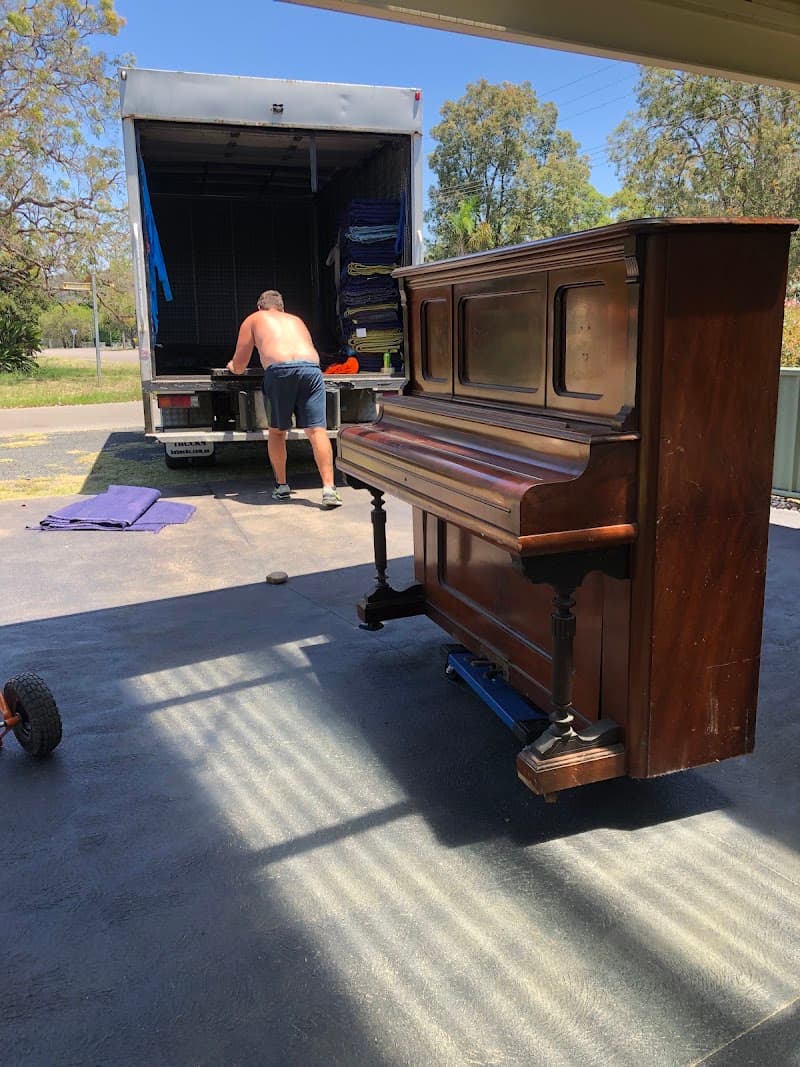 Men on Wheels Removals removalist work in Ettalong Beach