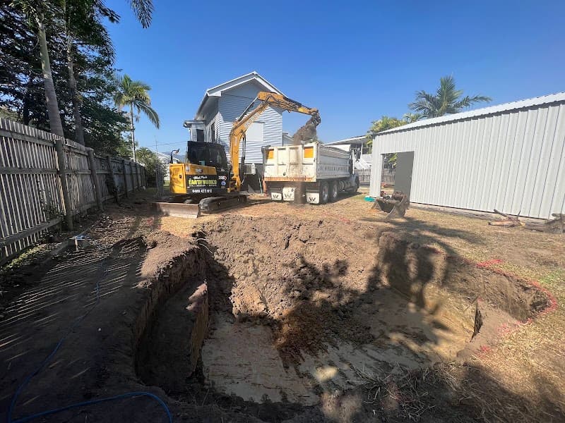 Mick Poole Earthworks demolition work in Deeragun